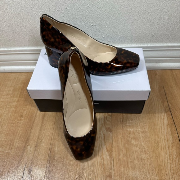 Brand New Nine West TORTOISE PATENT 9x9 Block Heel Pumps - Picture 4 of 4